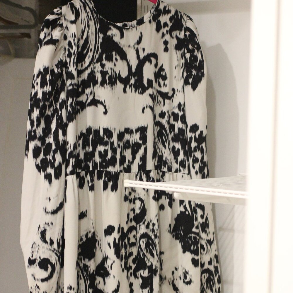 Women's Beautiful Black and White Dress Size Large